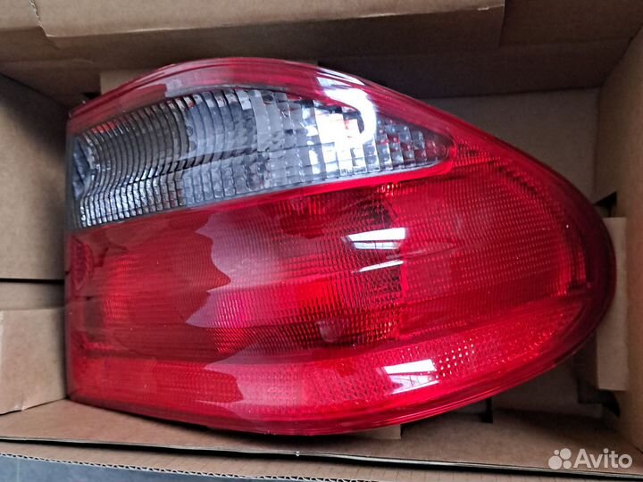 Задний правый фонарь на Мерседес Е 210