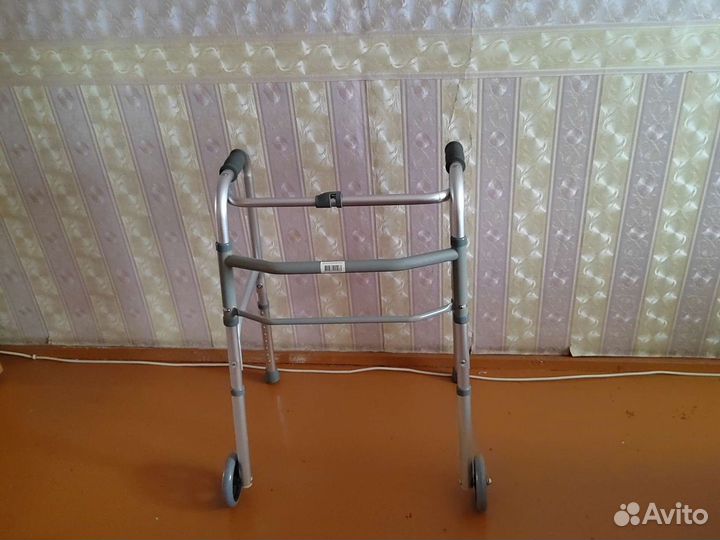 Ходунки для взрослых на колесах