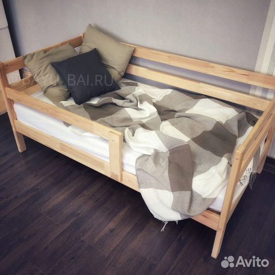 Детская кровать из массива