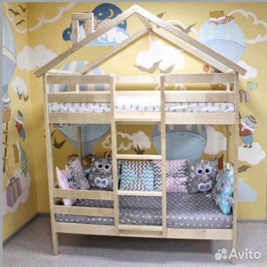 Двухъярусная кровать домик
