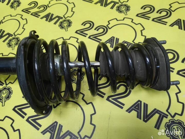 Стойка в сборе комплект задняя Toyota Harrier