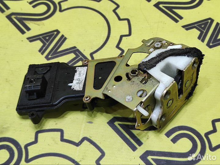 Замок двери задний правый Mazda Demio DY3W ZJ