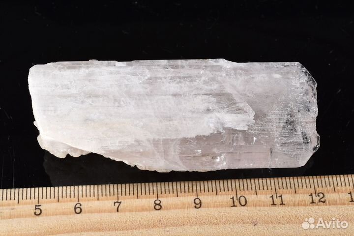 Кристалл Данбурит обрастающий кальцитом.Лот№265