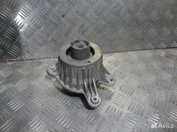 Опора подушка двигателя правая Мерседес 205