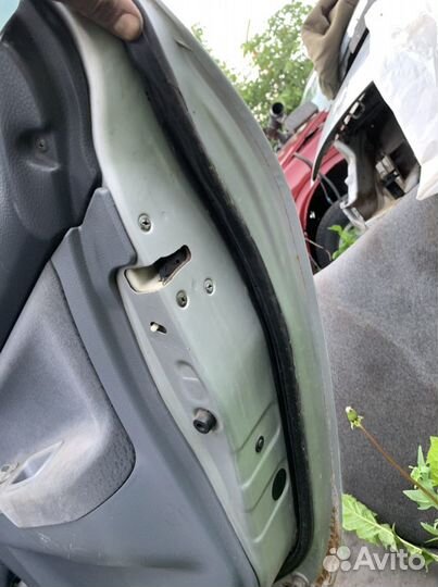 Задняя правая дверь Mitsubishi Lancer cedia