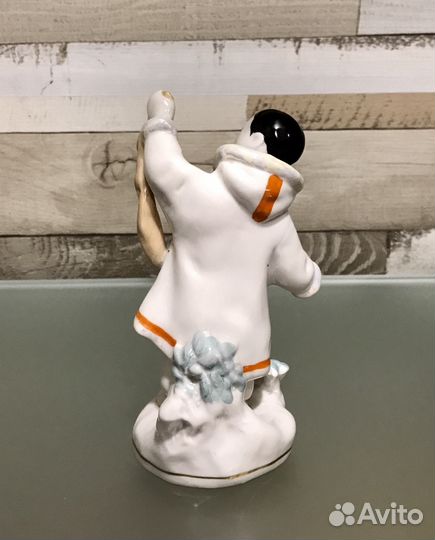 Якут с белкой Дулево