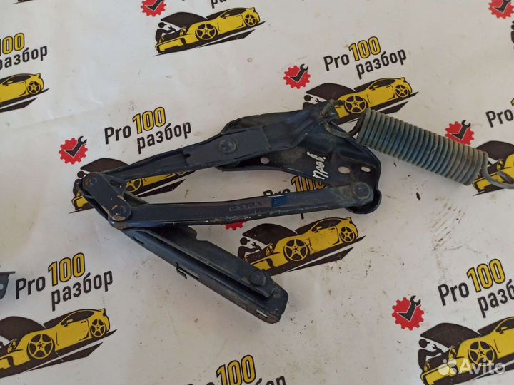 Volvo 850 петля капота