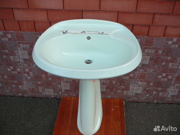 Новая сантехника унитазы