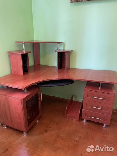 Компьютерный стол