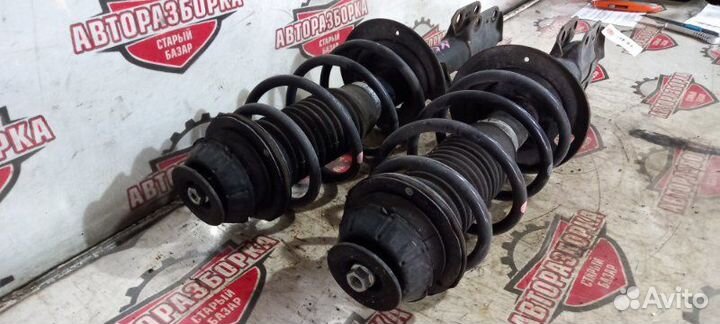 Стойка передняя Toyota Spade NCP141 1nzfe 2014