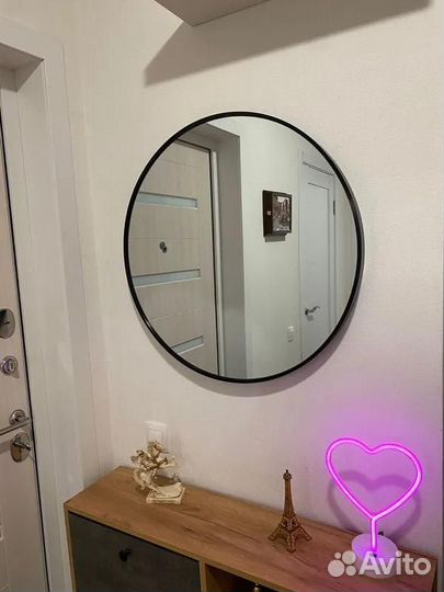 Зеркало круглое в тонкой раме