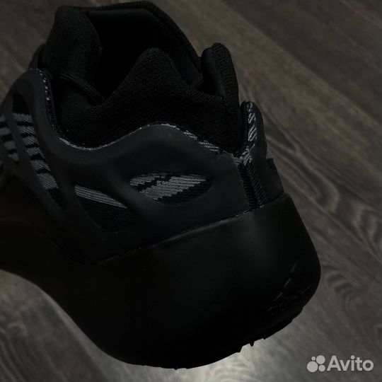 Кроссовки Yeezy Boost 700 V3