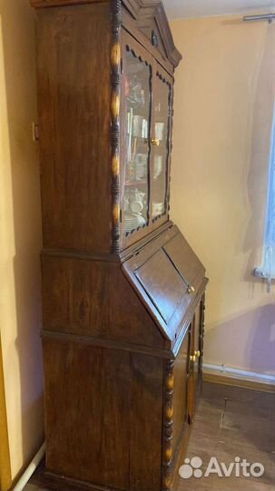 Антикварный шкаф буфет