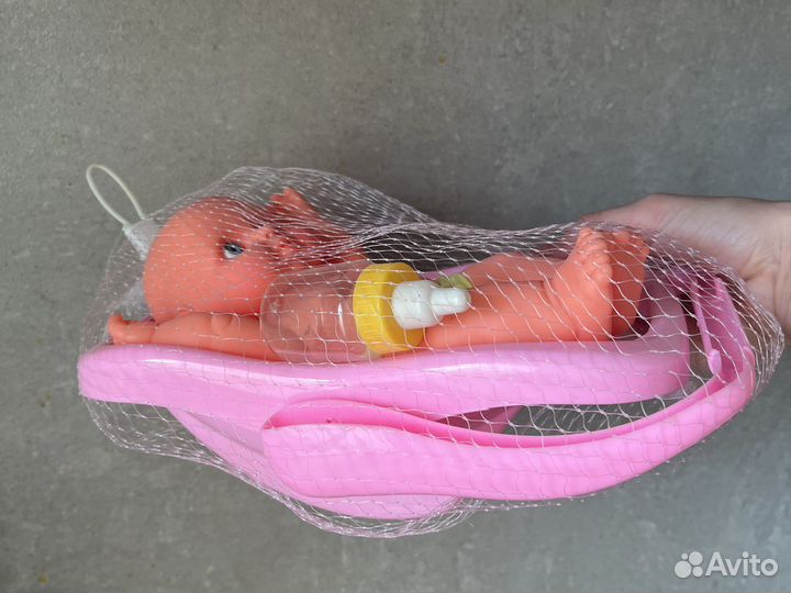 Пупс в переноске с бутылочкой новый