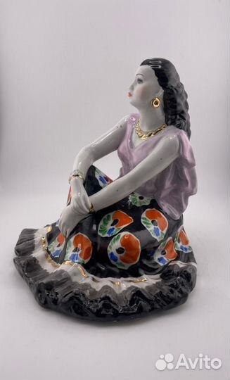 Статуэтка фарфоровая Цыганка. Дулево 1953 год