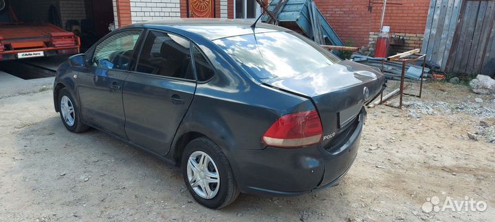 Volkswagen Polo 1.6 МТ, 2012, битый, 89 000 км