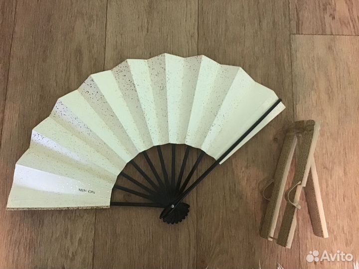 Веер на подставке
