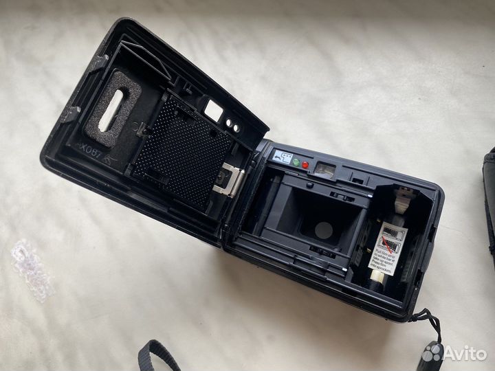 Плёночный фотоаппарат Palaroid 220FF