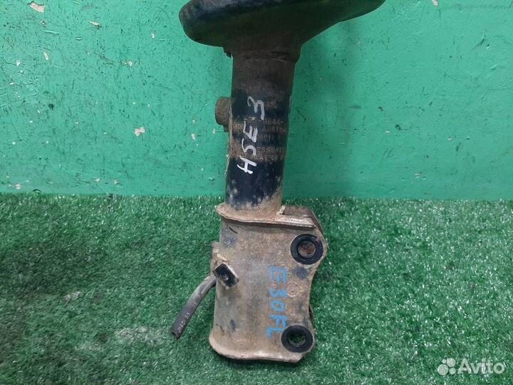 Стойка амортизатора передняя левая Suzuki Grand V