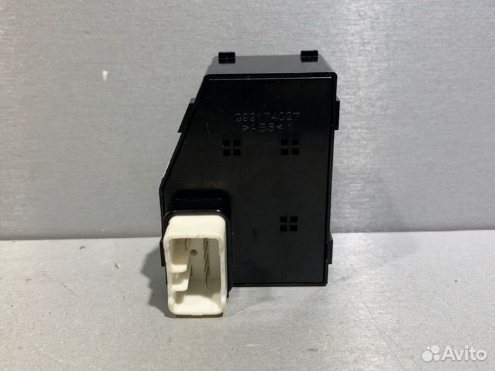 Блок управления стеклоподъемниками задний правый