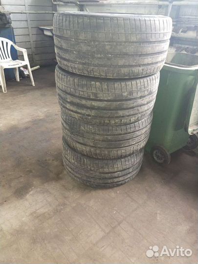 Giti GAL811 295/35 R21