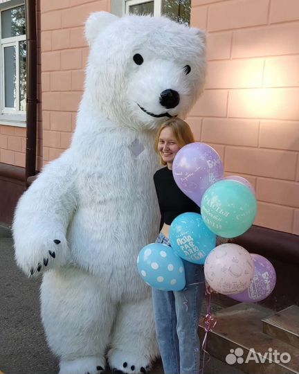 Большой белый мишка