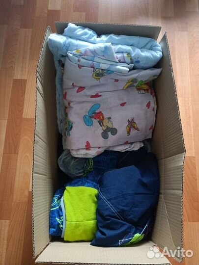Коробка с детскими вещами 4-5 лет