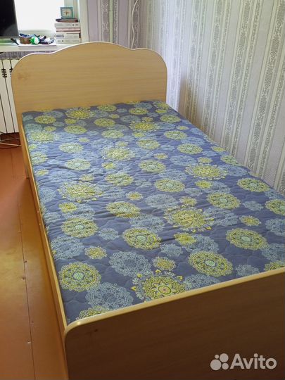 Кровать полуторка