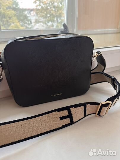 Сумка coccinelle кроссбоди
