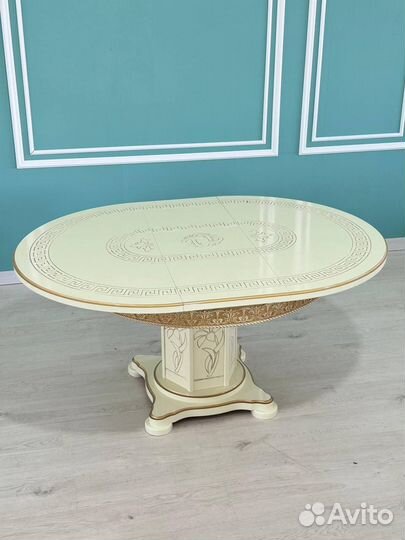 Стол и стулья в гостиную. В наличии