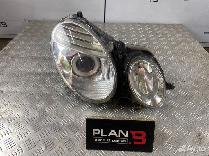 Фара ксеноновая передняя правая Mercedes-Benz