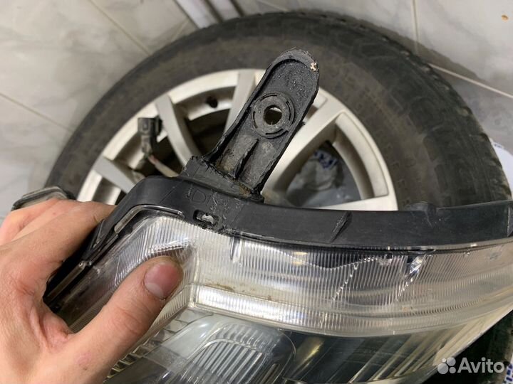 Фара nissan tiida