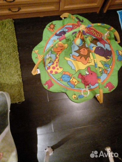 Развивающий коврик с дугами и игрушками