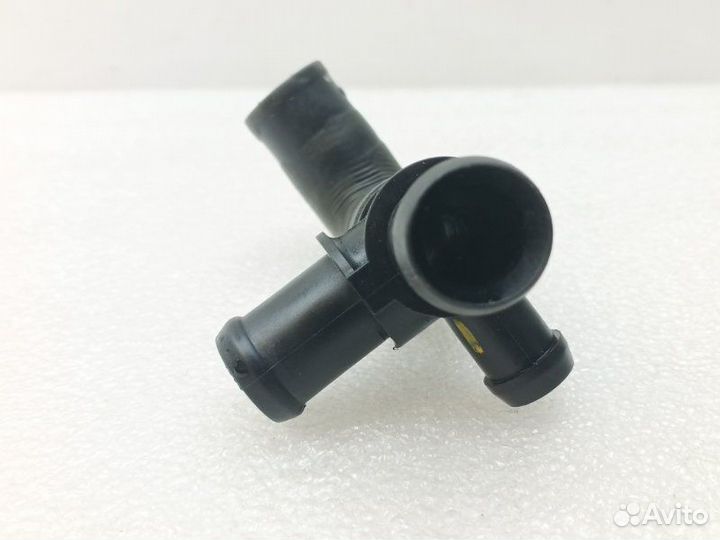 Тройник системы охлаждения Audi Q5 FY 2.0 DET 2019