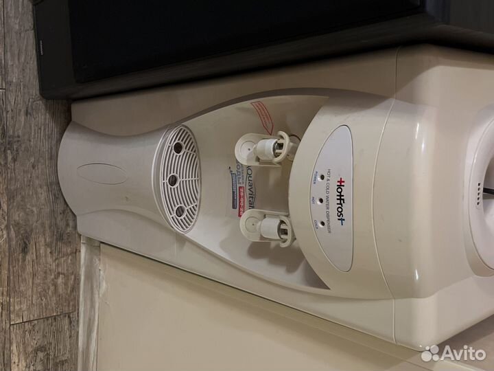 Кулер для воды напольный