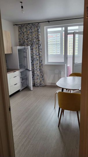 2-к. квартира, 60 м², 10/18 эт.