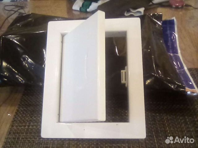 Люк сантехнический в стену на магнитах большой и м