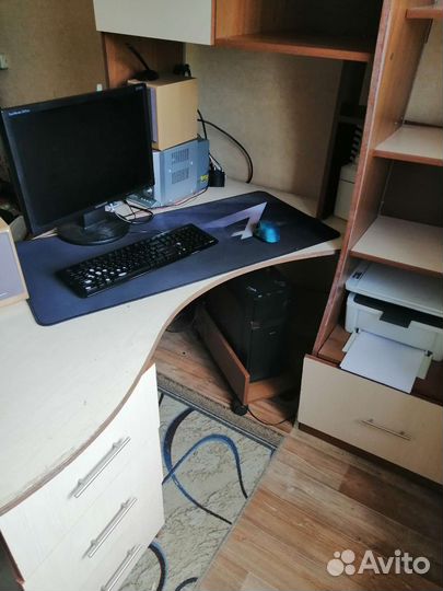 Компьютерный стол