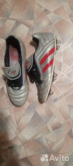 Футбольные бутсы 