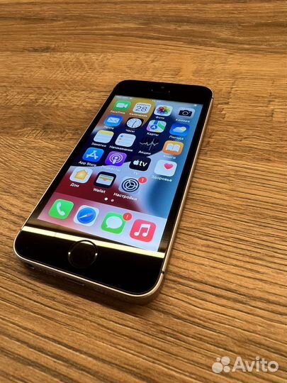 iPhone SE, 32 ГБ
