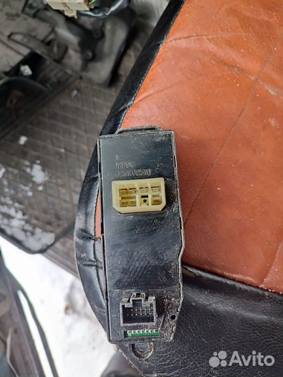 Блок управления стеклоподъёмниками Hyundai Starex