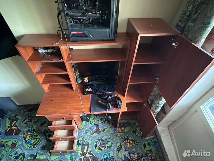 Компьютерный стол