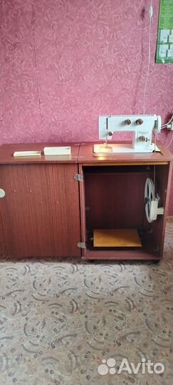 Швейная машинка чайка 143