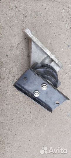 Подушка двигателя VQ35-DE Nissan Elgrand, Terrano