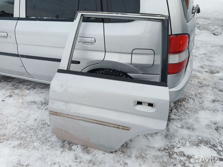 Задняя дверь mazda demio