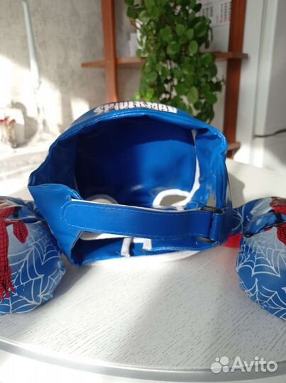 Боксерский шлем детский и перчатки 