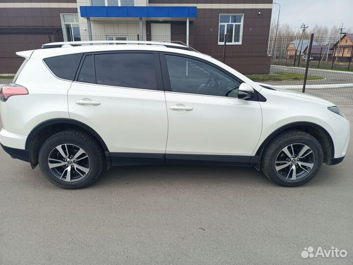 Toyota RAV4 2.0 CVT, 2017, 320 000 км