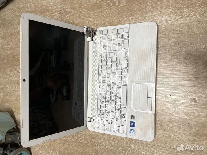 Ноутбук Toshiba satelliteC850-B6W на запчасти