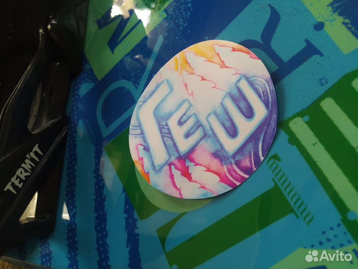 Наклейка на сноуборд