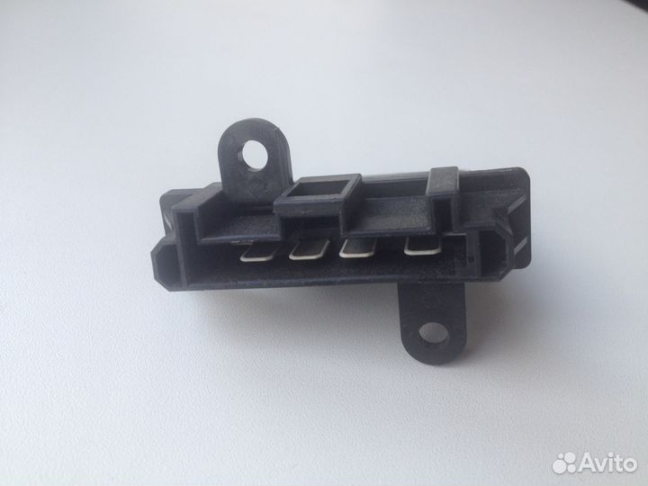 Резистор отопителя. Nissan Almera n16